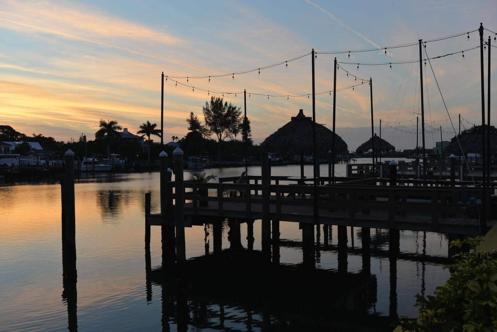 Bay Palms Waterfront Resort - Hotel And Marina St. Pete Beach Extérieur photo