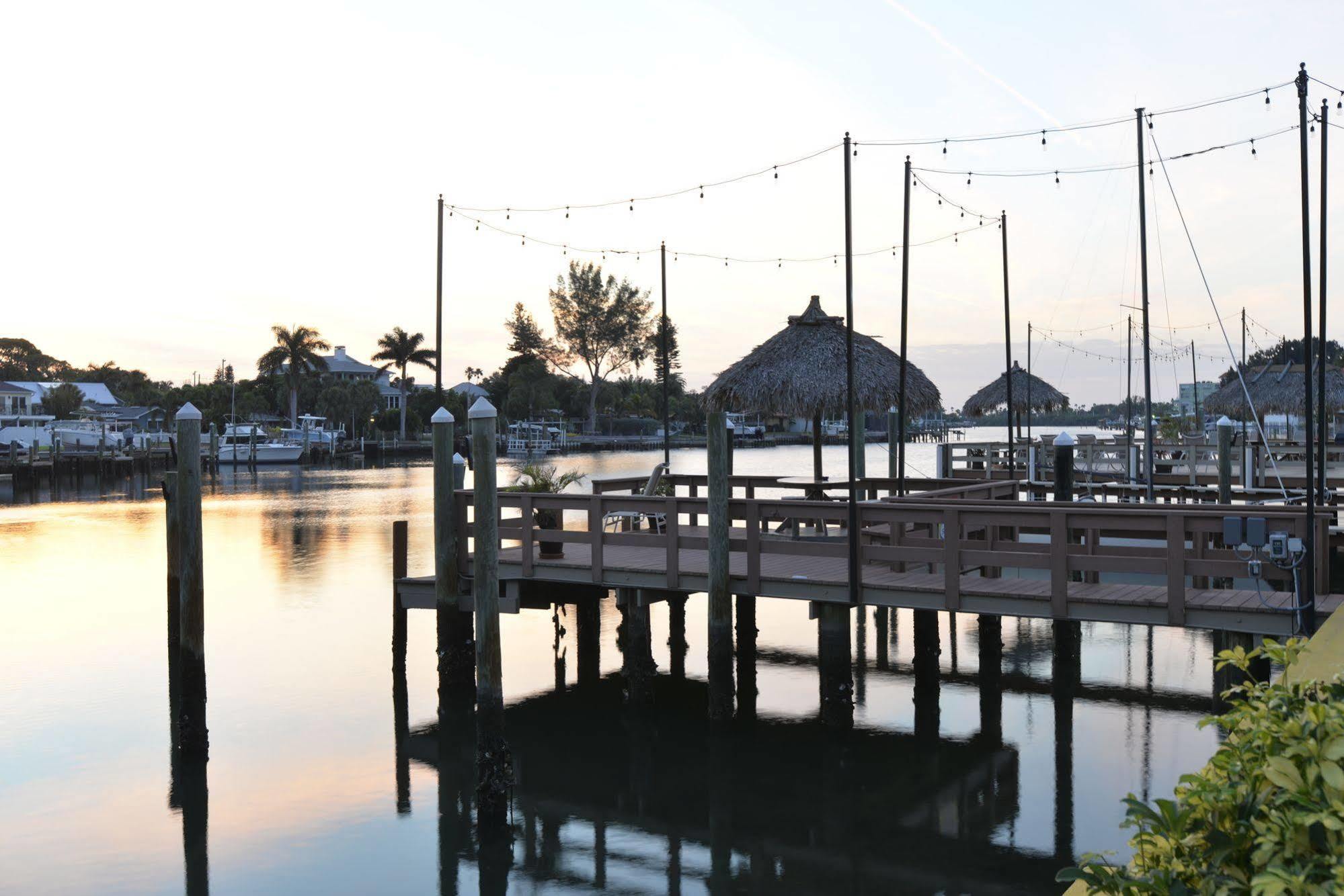 Bay Palms Waterfront Resort - Hotel And Marina St. Pete Beach Extérieur photo